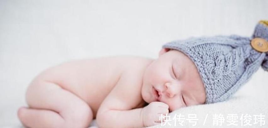 宝宝|妈妈怕打扰宝宝偷偷起床,可接下来宝宝萌萌的表现,让妈妈很暖心