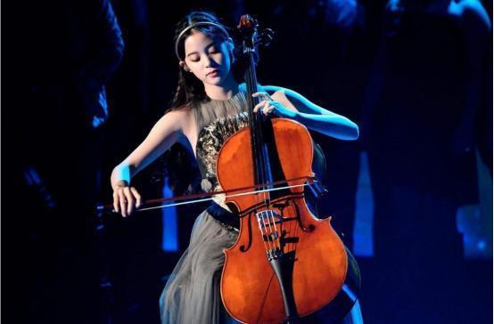 中国文化|有种字体叫欧阳娜娜体,横平竖直没一笔是弯的,连在一起很呆萌