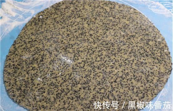 干面粉|黑芝麻这样做太吃了，加2个鸡蛋，简单一搅，出锅小孩抢着吃