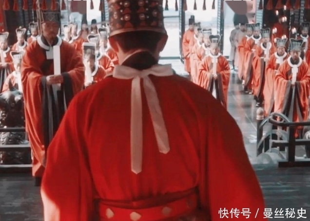 为何宋朝官服的脖子上有个白圈?并不是为了美观,别被电视剧骗了