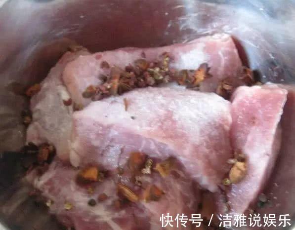 80岁姥姥腌腊肉秘方首次公开,制作简单,肉香扑鼻,回味无穷。