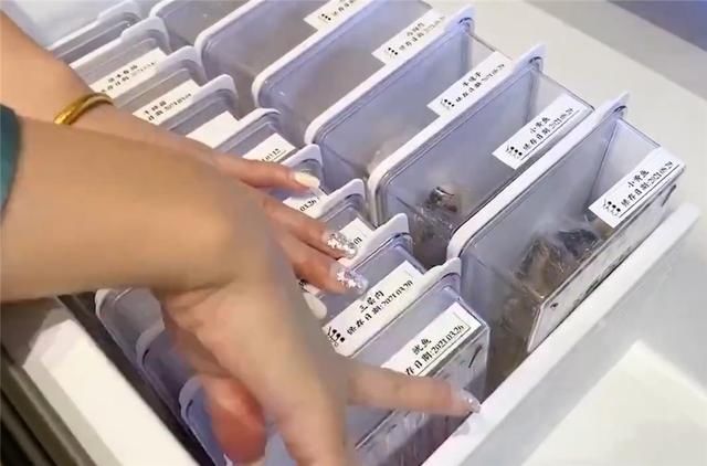 保鲜袋|“强迫症”姑娘整理冰箱，食材严格收纳归类，网友：引起舒适