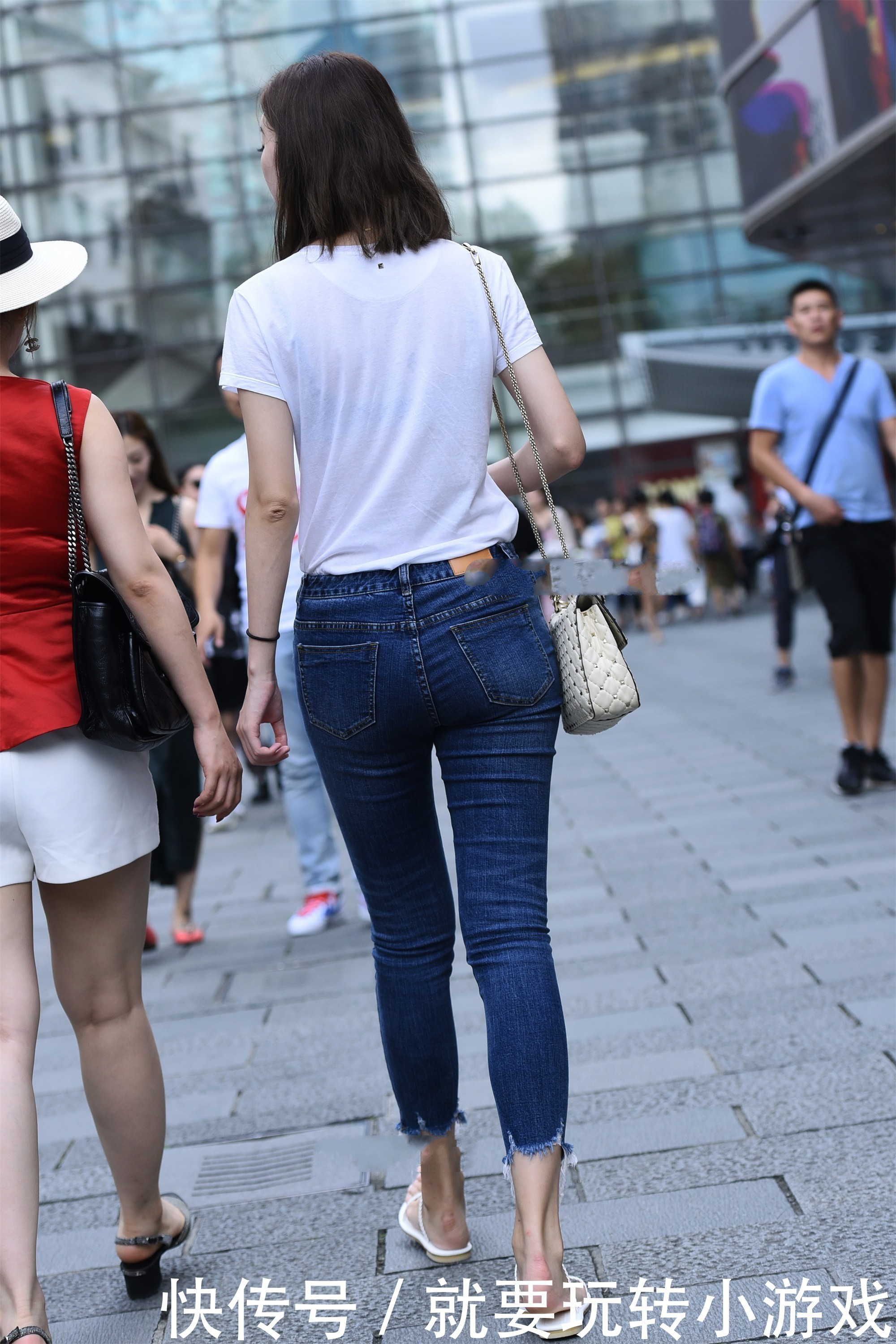 牛仔裤|短袖配牛仔裤,简单大方,而且两个都是很百搭的衣服