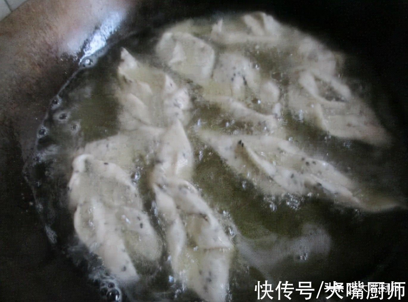 好吃|奶奶炸麻叶、麻花的老手艺,配方用了几十年,营养好吃,建议收藏