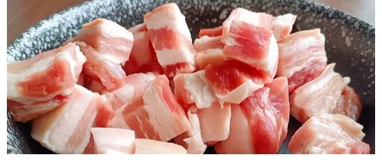 糯米|五花肉要怎么做才好吃呢？加上两颗鸡蛋，比红烧还要香
