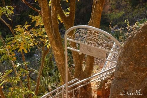 大理最吓人景点：号称云南悬空寺，石龙倒挂天华山，攀顶步步心惊