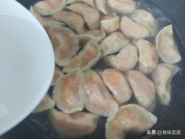 搅拌均匀|头伏到吃饺子，分享8种饺子馅的调法，有荤有素，鲜嫩营养又多汁