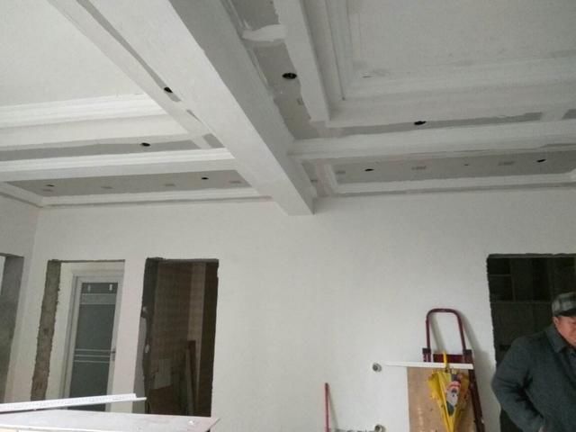 吊顶|客厅不吊顶只走石膏线，中间横梁如何处理？听老师傅一说搞清楚了