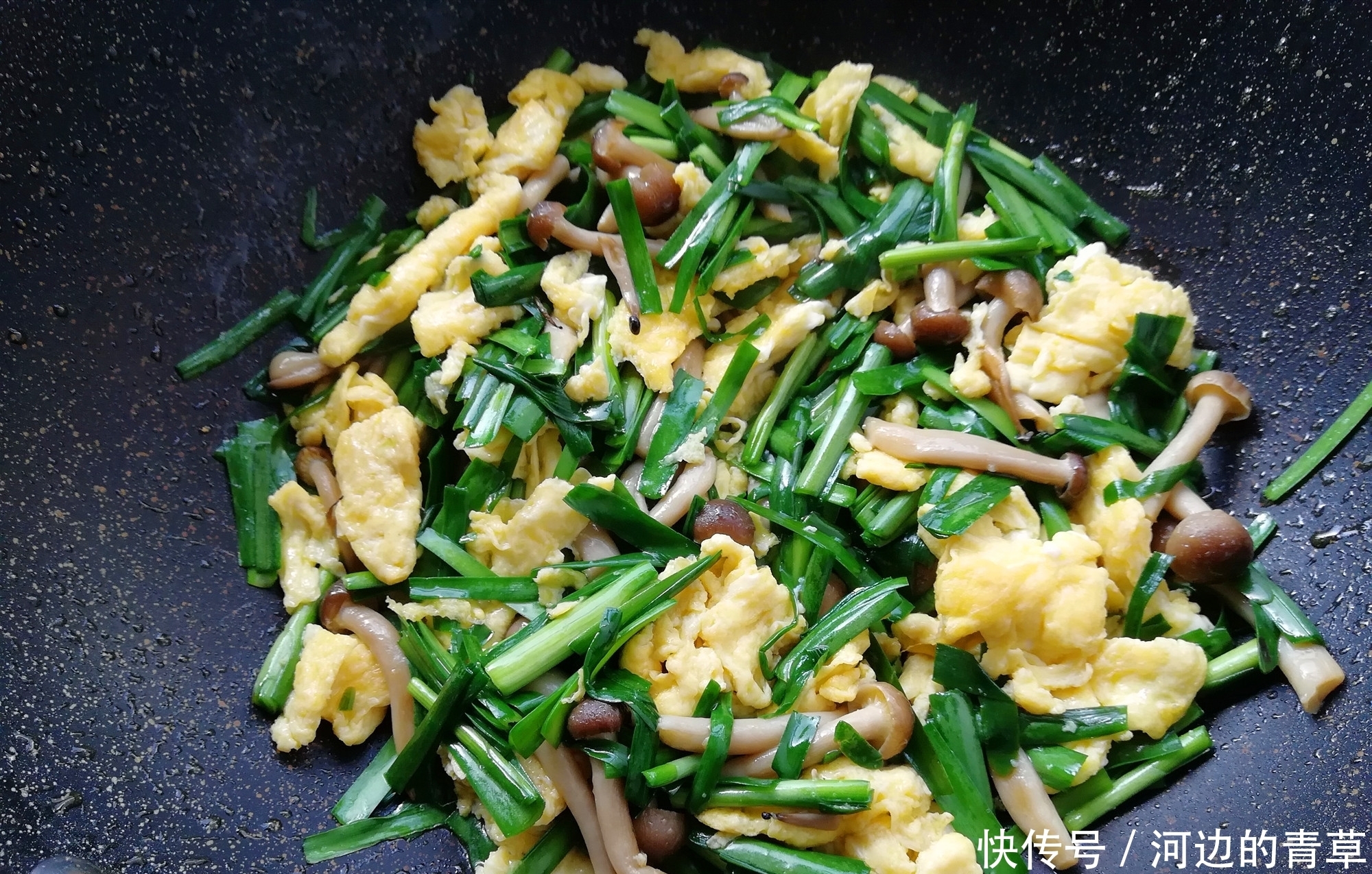 韭菜和鸡蛋是绝配,加上这个食材一起炒,味道更鲜美,营养吸收好
