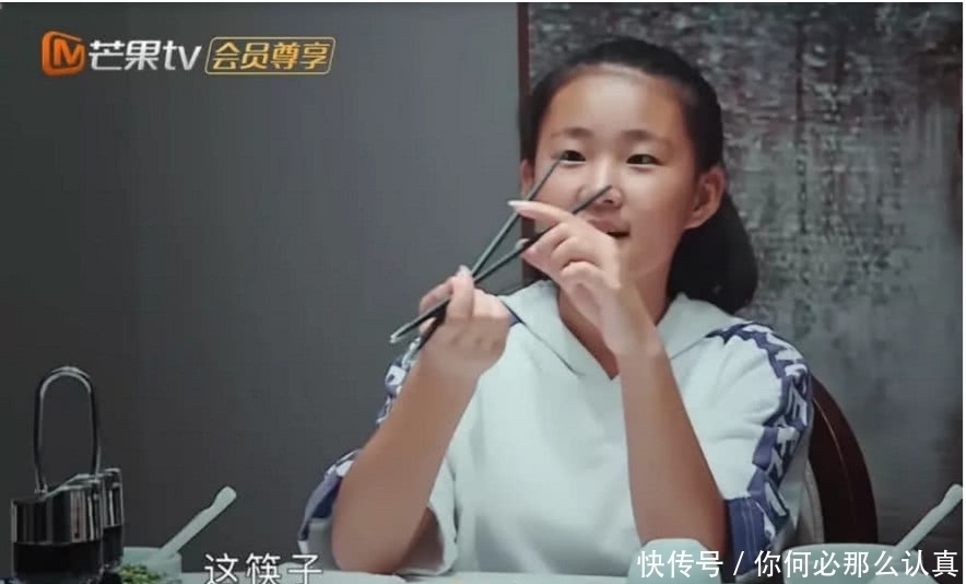 变形计 变形计:农村女孩高档餐厅吃饭,一个动作却被富爸爸揭穿,绝了!