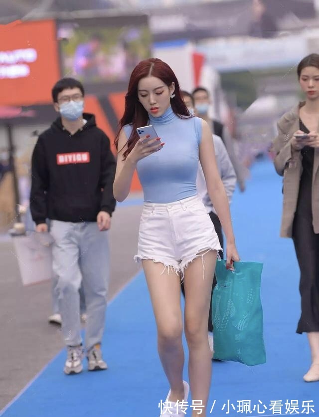 裤腰 一种穿法多面使用,演变出三种不同搭配,“塞裤腰”时髦又显高!