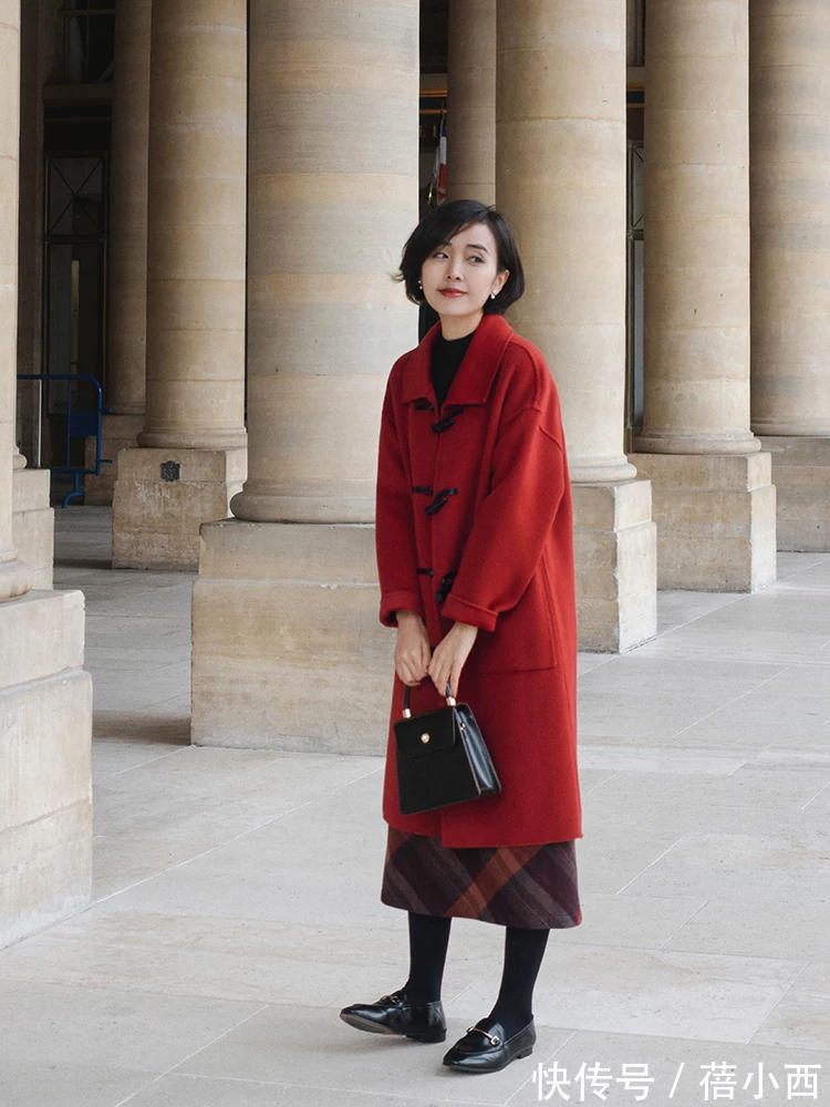 牛角扣|想减龄就试试“牛角扣大衣”,轻松get少女气质,告别单调老气