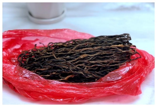 秋天这种蔬菜多买点,价格亲民,晒干留着冬天吃,比新鲜的还好吃