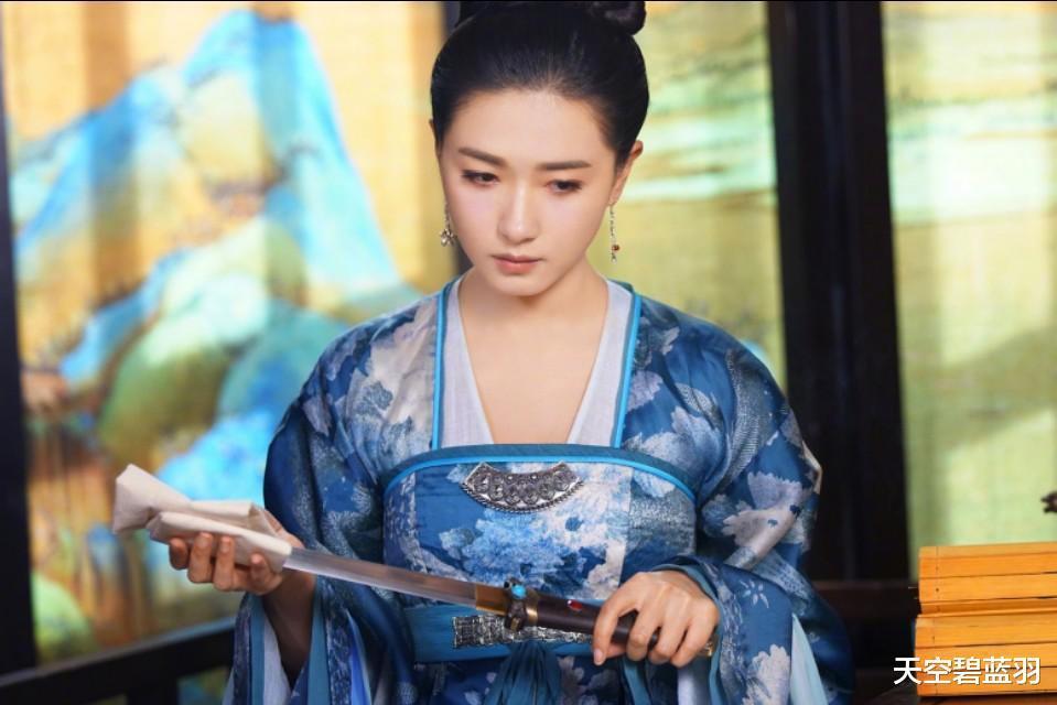 服饰@观汉服发展始终汉服热思潮兴起,实则体现了中国人的文化自信