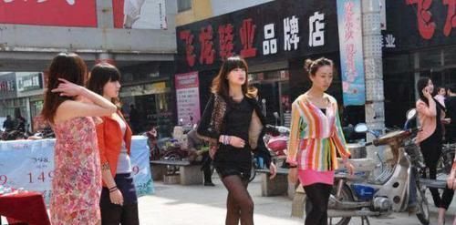 中国的城市，却是越南人的“天堂”，不少女性等着接待中国游客