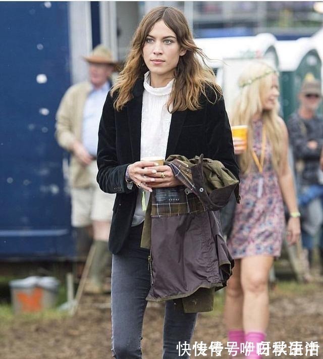 发型 从利落造型到飘逸浪漫,用发型创造风格变化,这3款推荐给你