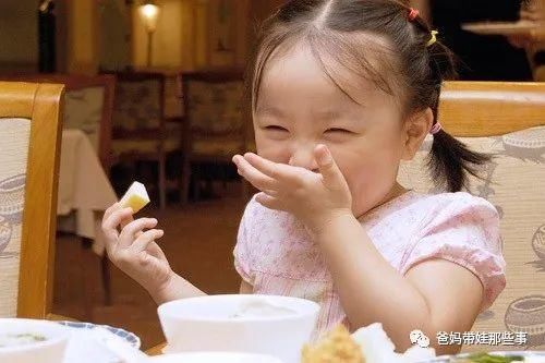 辅食|宝宝多大能吃“大人饭”?很多家长搞错时间了