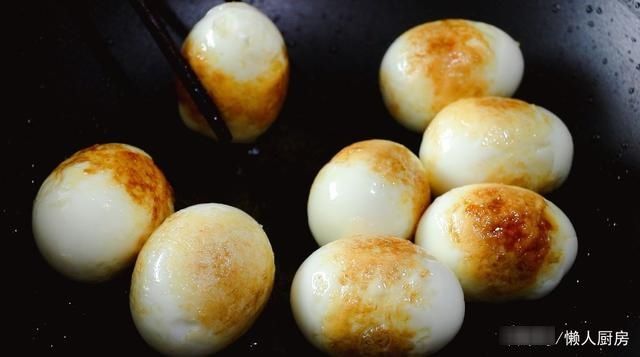 过年吃点不一样的，用可乐鸡翅的做法做鸡蛋，酥酥的表皮，超好吃