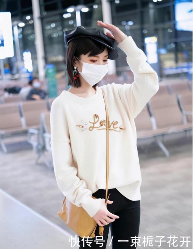 原来明星也撞衫,同穿一件白色针织衫,诠释出的风格却不同