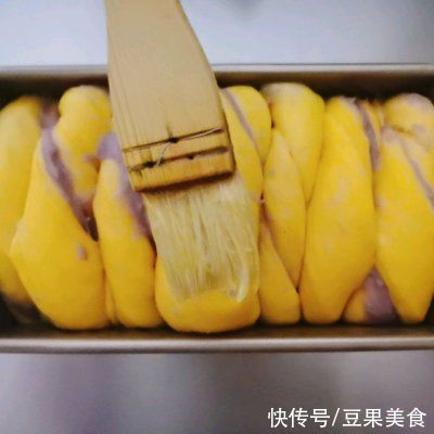 #精致一人食#颜值和美味并存的南瓜芋泥手撕吐司