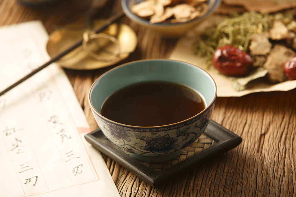 寄生|一个良方,药仅3味,看似平淡,肝脾肾同补,搞定中风后遗症!