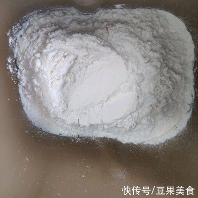 牛奶面包|早上不知道吃什么,一碗黑米牛奶面包全搞定