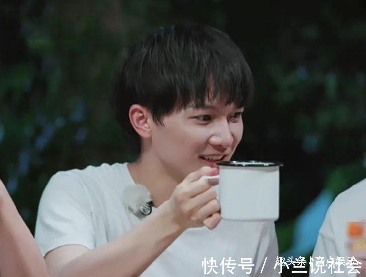 同一天,周深两档综艺节目同时曝光,都是某平台的重大项目