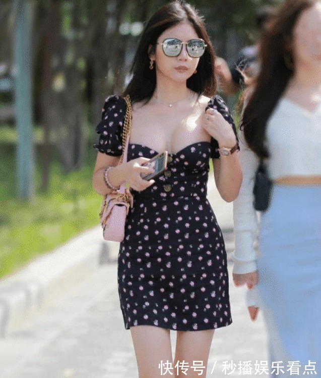 裹身裙|公园遇见完美“打扮”的女孩，这样的女孩可真是“少见”！