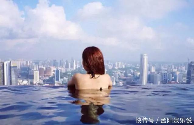 出国度假的我,居然在酒店的窗帘上发现了一些诡异的花纹