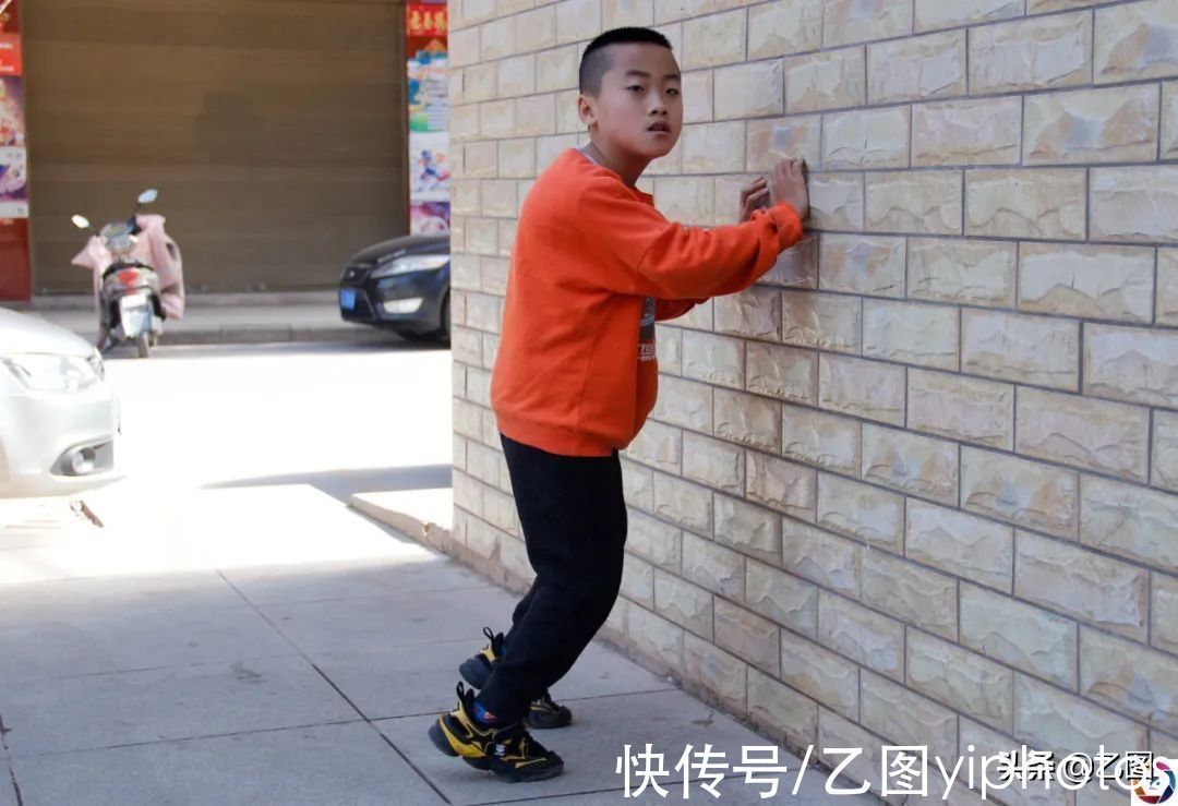 治疗|双胞胎同患脑瘫,奶奶患病后拒绝治疗,弥留之际叮嘱儿子救孩子