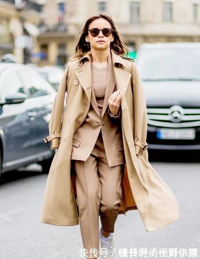 穿搭 “阔腿裤”大势已去,今年流行用这条裤子配风衣,时髦显瘦又洋气