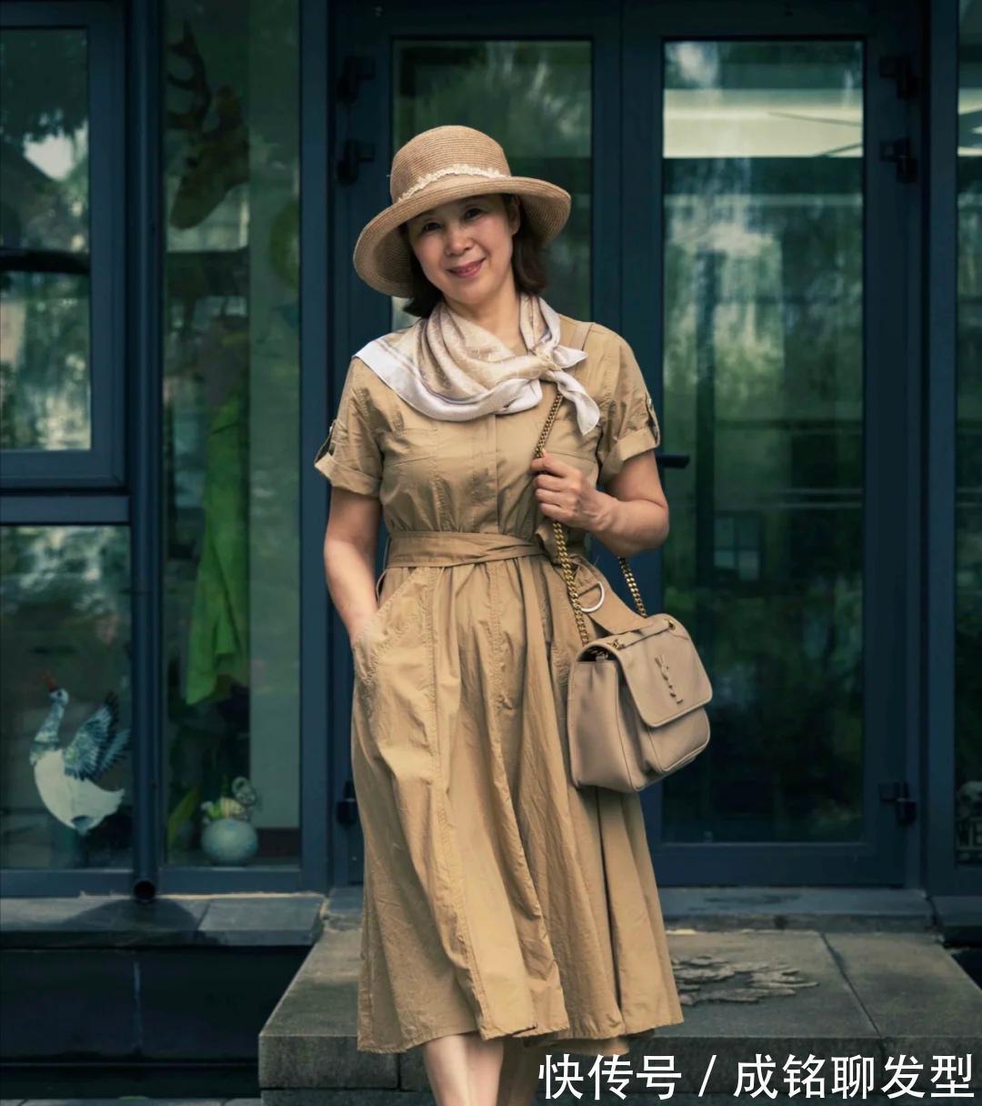 色彩|这位65岁奶奶的穿搭真养眼,端庄优雅不做作,时尚感不输年轻人