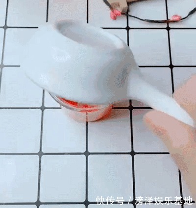 过敏性皮炎|被追捧的野生化妆品,正在摧毁中国女孩的脸