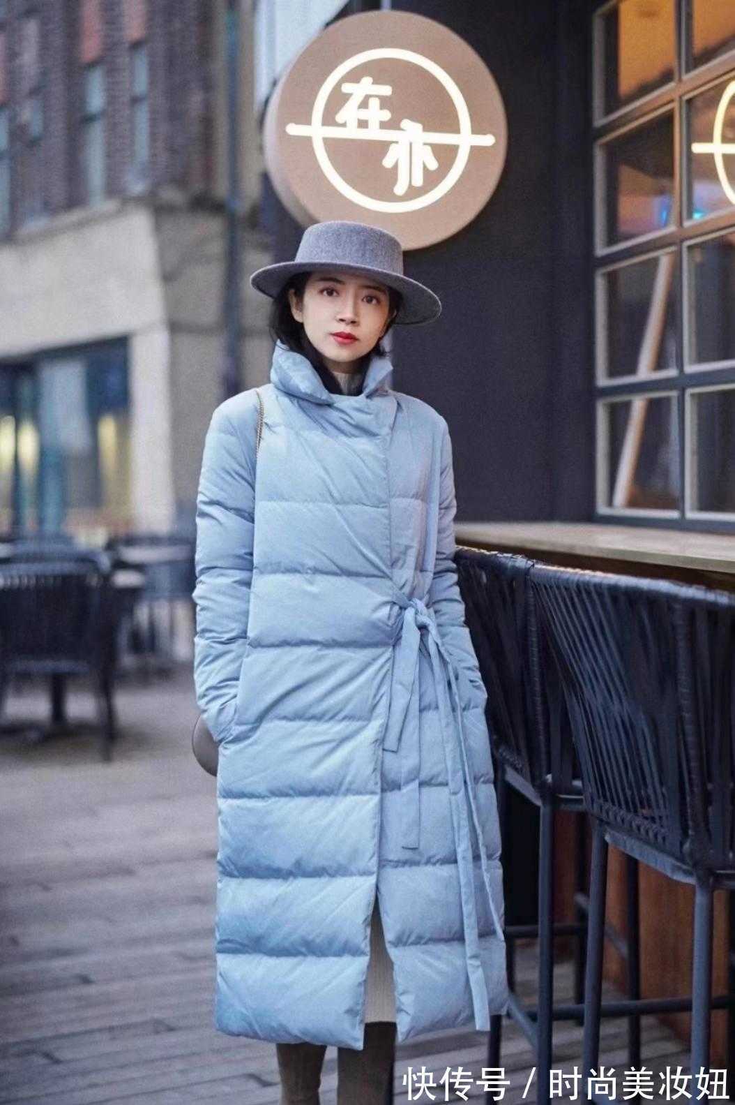 小姐姐|“长羽绒服”不一定要穿黑色,这3种颜色显气质又高级,太美了