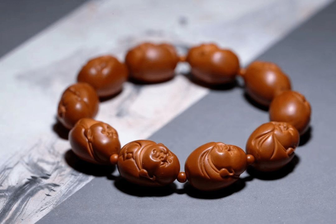 看看盘玩了一千年的橄榄核,才知道包浆原来那么美