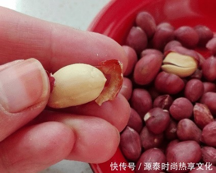 鲜香|花生米不用炒,用盐水泡一泡,比炒的好吃,鲜香酥脆,越吃越过瘾