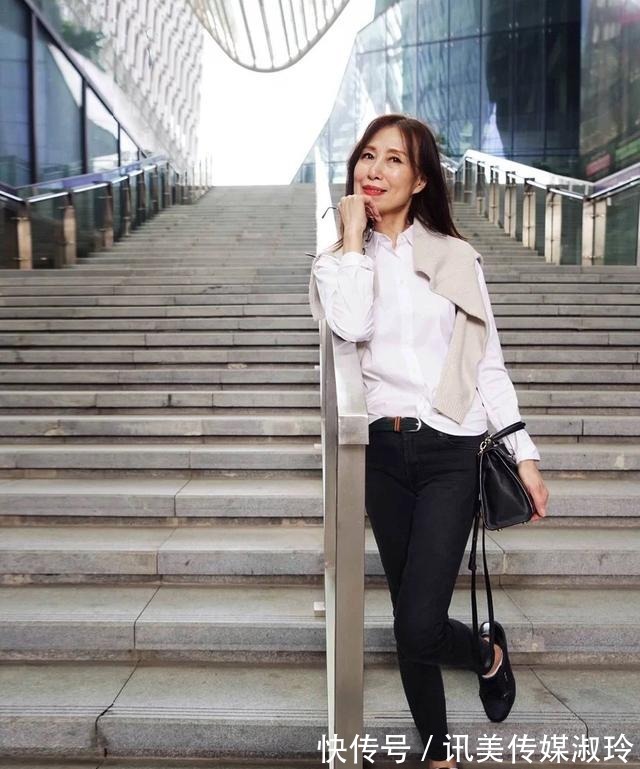 九分裤|这才是60岁该有的早秋穿搭！“衬衫+九分裤”，露出脚踝更时髦