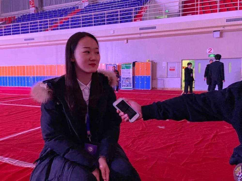 冬天的第二场雪和今晚的校园歌手大赛更配噢～