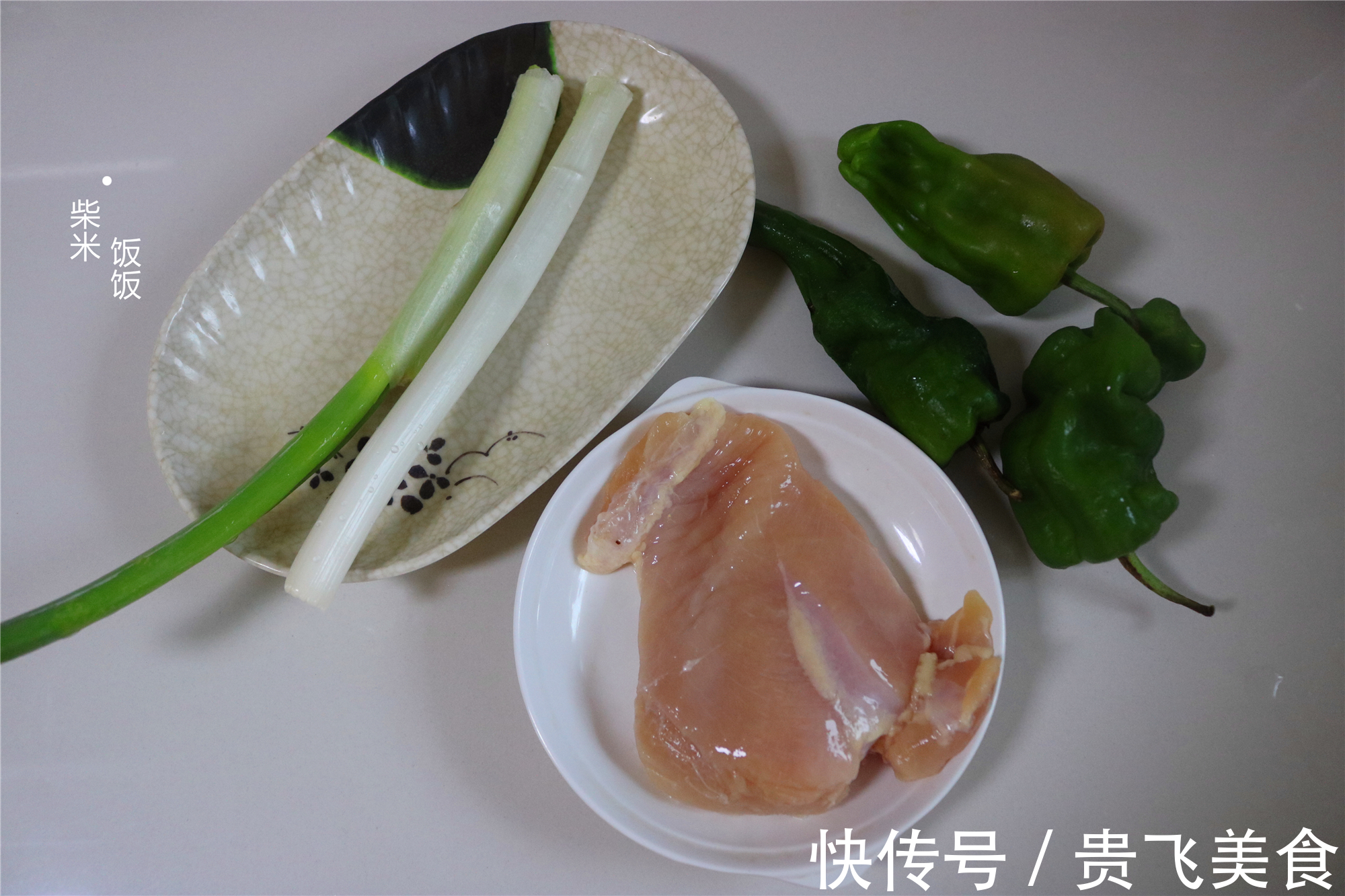 水煮鸡肉|适合晚餐吃的一道菜，3种食材搭配，荤素都有，好做好吃