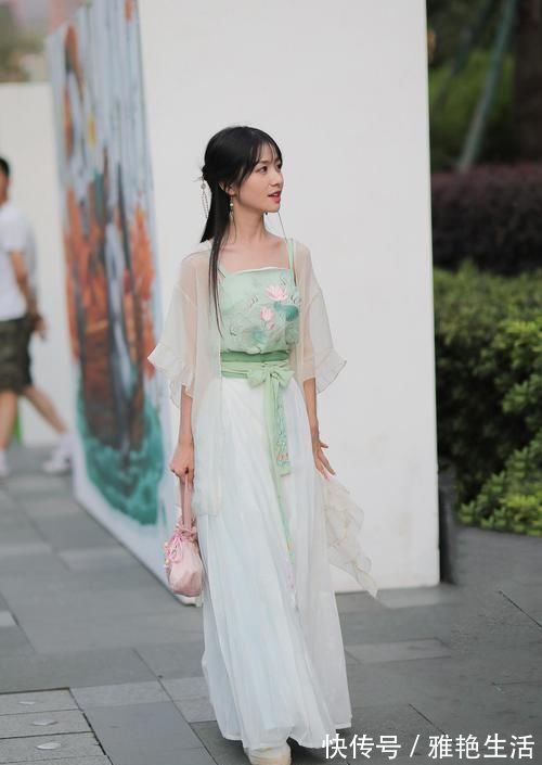 特别的女人|穿搭特别的女人,人群里一眼就可以看见