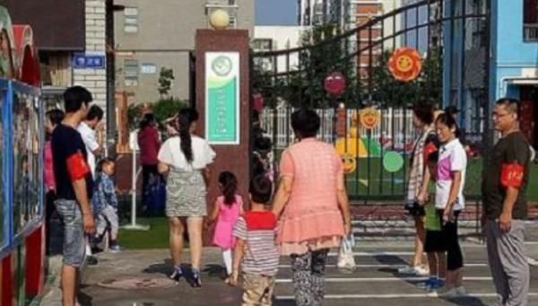 尿不湿|幼儿园宝宝天天拉裤子里,老师要求家长买尿不湿,家长霸气回怼