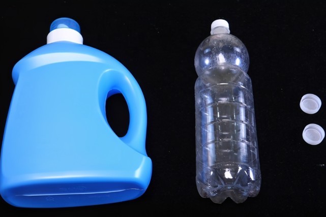 洗衣液瓶子别扔了,简单改造一下,放在床上,全家人都要抢着用