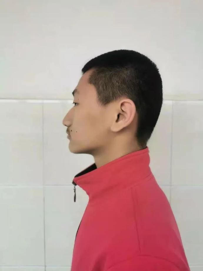 规范仪容仪表 做最美一二二学子