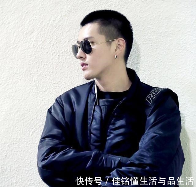 发型|锅盖头已过时,这5款男生“发型”才是当下最火,清爽精神还帅气!