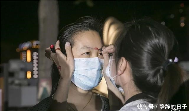 我们用最高“国礼”向英雄致敬!