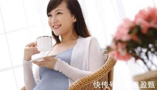 产妇|宝妈剖腹产后，伤口看着都疼，没俩个人扶连起床都难