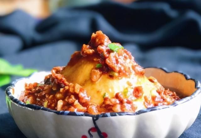 火山土豆泥|晚餐，我家常会这样吃，热量低饱腹感强，简单上锅蒸一蒸香又糯