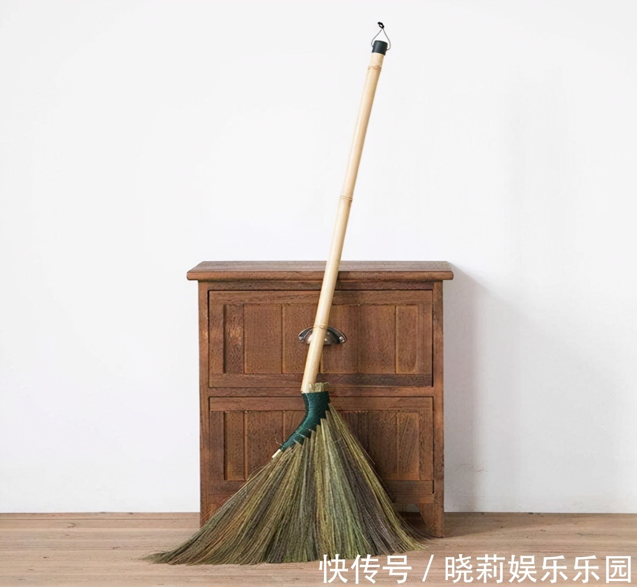 不要把扫把放在这3个地方，不是因为迷信，其实很多人都放错了