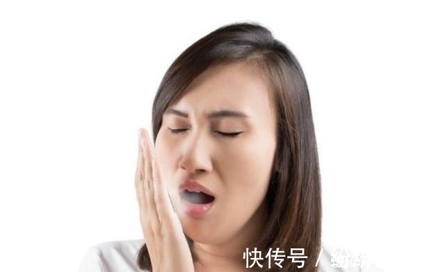 口气|为什么口臭自己闻不到?医生:刷牙时多一步,让你恢复清新口气!