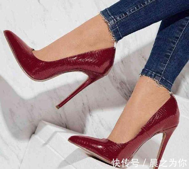 细高跟 穿上尖头高跟鞋更显魅力气质,让整个人充满名媛风情!